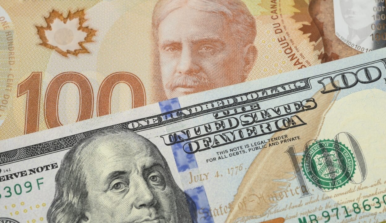 Falling dollar dents Canadian pension returns; triggers hedging rethink Falling dollar dents Canadian pension returns; triggers hedging rethink